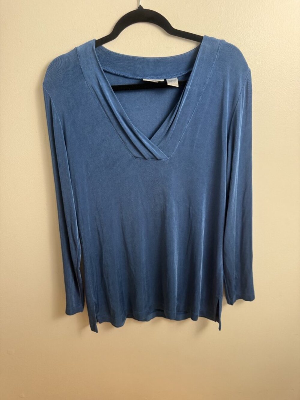 Chico's Travelers Slinky V-Neck Top Size 2 (US 12-14) – Dusty Blue